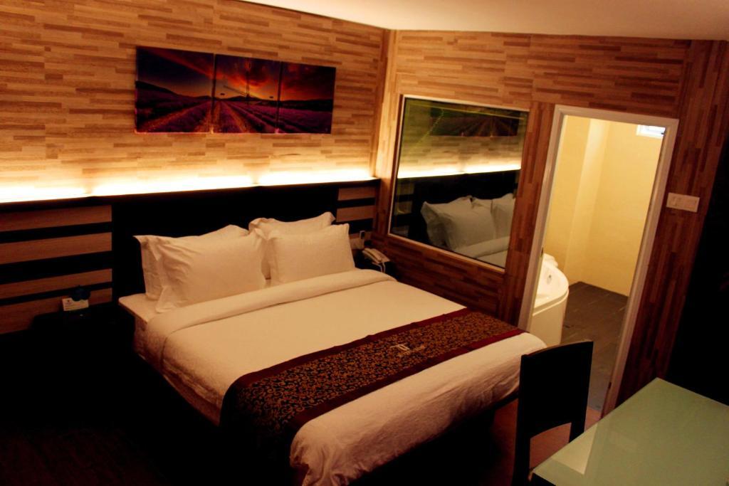 Hotel Time Boutique Nilai Habitación foto